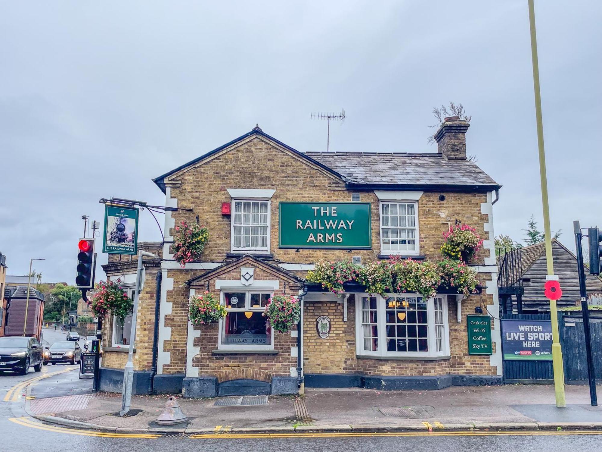 Ideal Family & Business Stay! 2 Min To Station, 10 Min To Harry Potter, 30 Min To London Euston & Free Parking! วัตฟอร์ด ภายนอก รูปภาพ